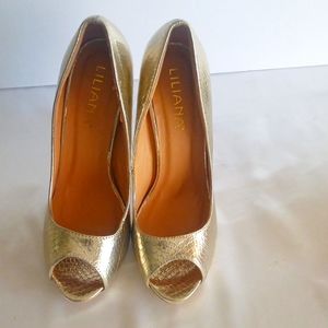 GOLD PUMPS!!